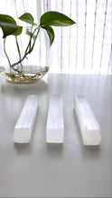 Load image into Gallery viewer, Selenite Mini Wand (4 inch)